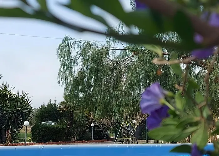 Nadira מלון דירות